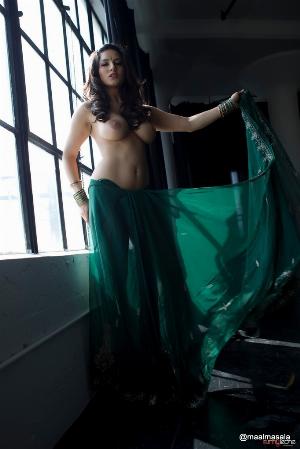 22.jpg Green Saree Indoor Nude Photoshoot