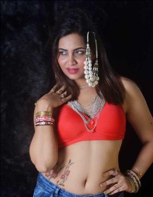 arshi-khan-hot-photos5.jpg Bollywood Bikini Actress Models